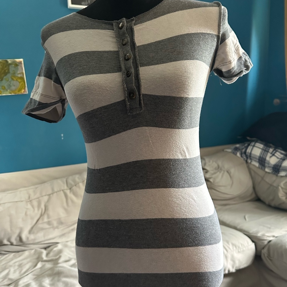 Tyte Clothing Striped Gray and Cream Women's Top Small (fits like extra small)